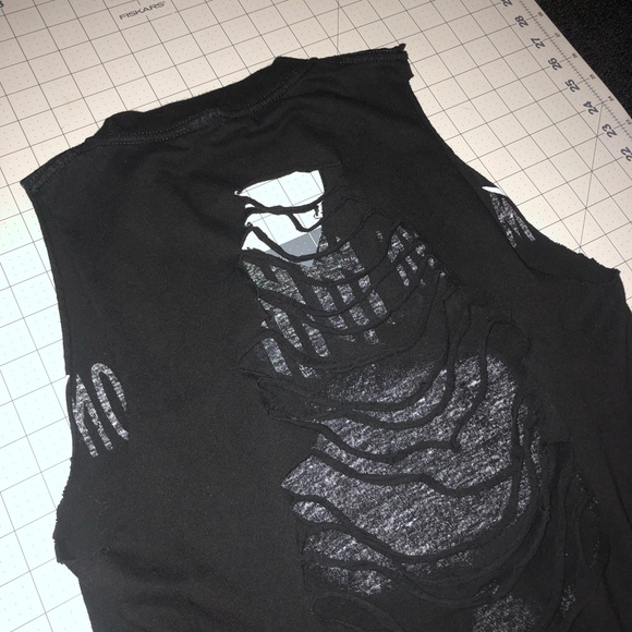 Marilyn Manson (band). Women’s Distressed Shirt. Size small. Black color. - Picture 9 of 10